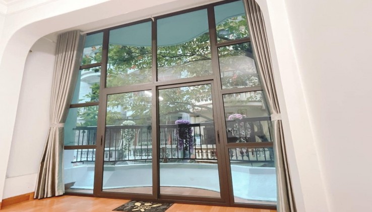 Cho thuê nhà Ngõ Ô tÔ Hoàng Quốc Việt- Cầu Giấy DT 60 m2 - 4 tầng -Giá 30 Triệu (CTL)